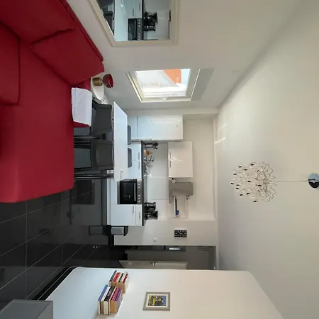 Leonardo Apartament *