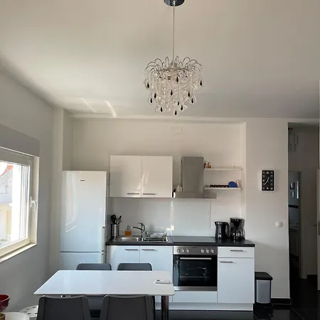 Leonardo Apartment *